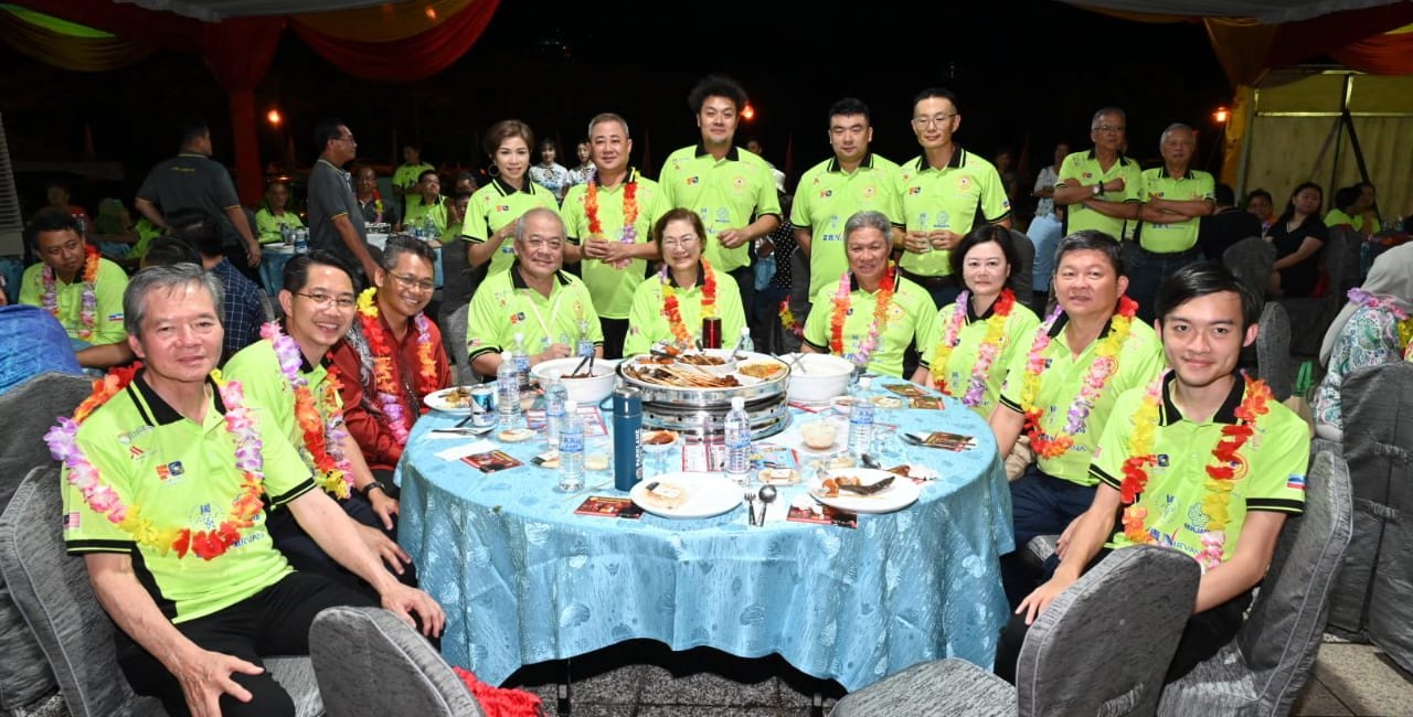 吴添泉：香港驻雅加达经贸办全力支持沙华堂国际龙舟赛
