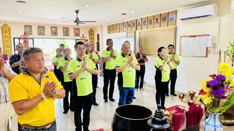 沙华堂国际龙舟赛圆满落幕，吴添泉率团答谢神恩