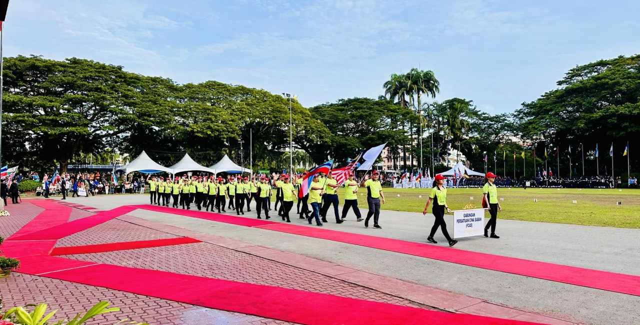 沙巴州元首71岁华诞检阅游行：沙华堂荣耀代表华社出席，展现团结风采