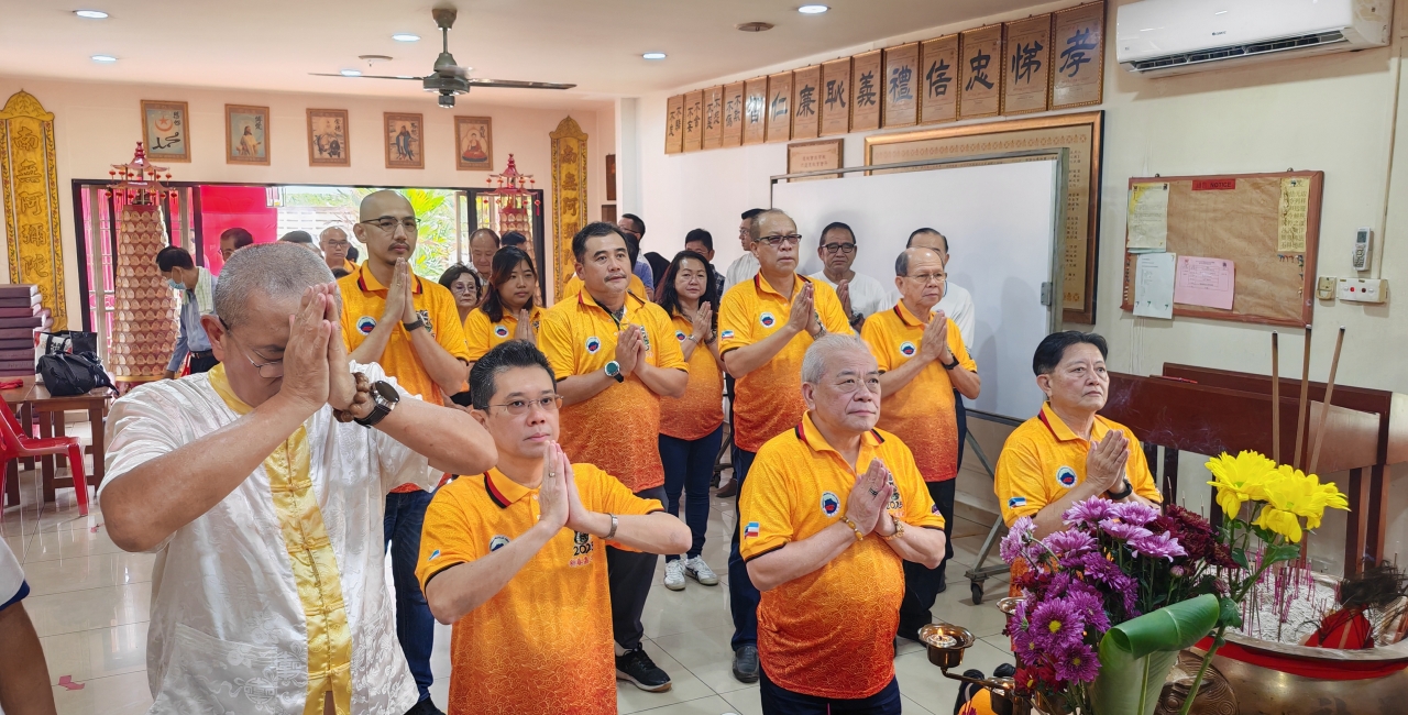 吴添泉率員上香祈福  冀新春嘉年華顺利進行