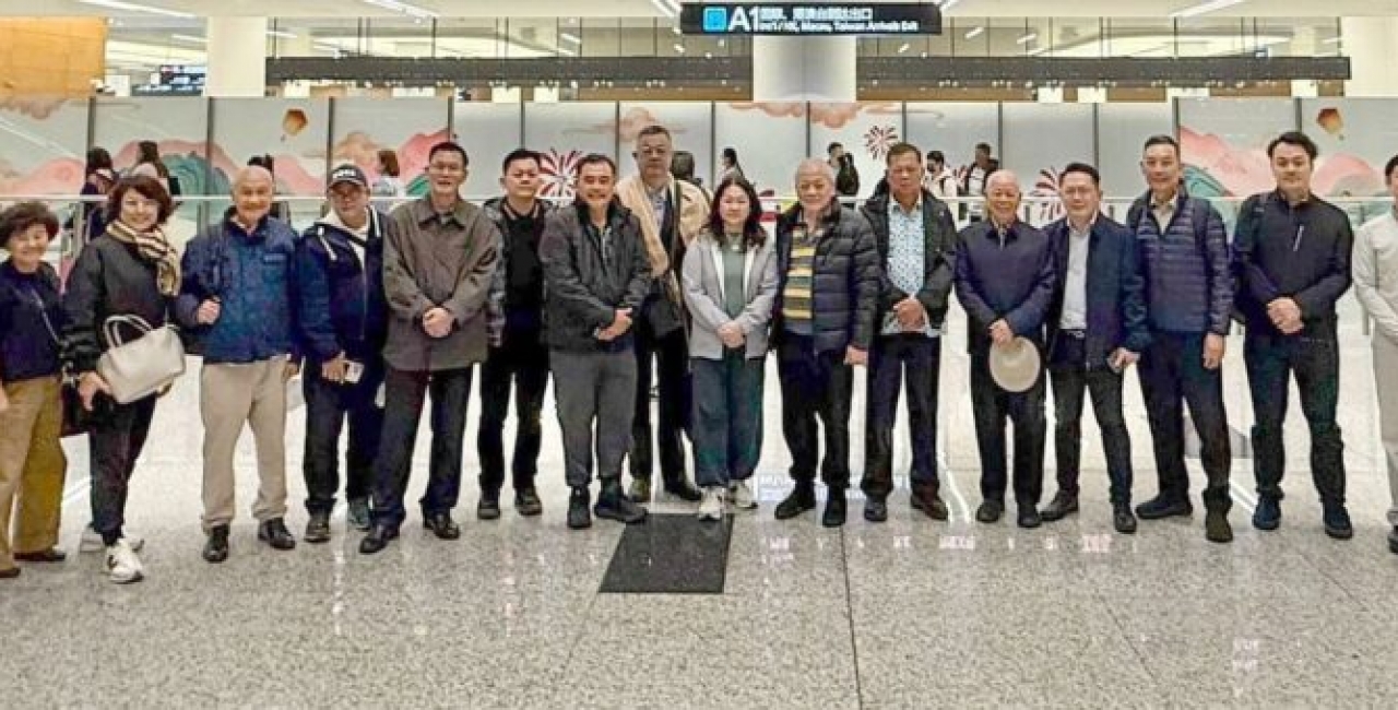 吴添泉率领华总访问团访中国四川省