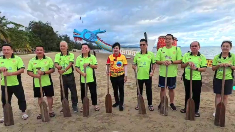 “泉州号”龙舟今为沙华堂国际龙舟赛举行下水礼　吴添泉：增添中华文化与马中情谊意义