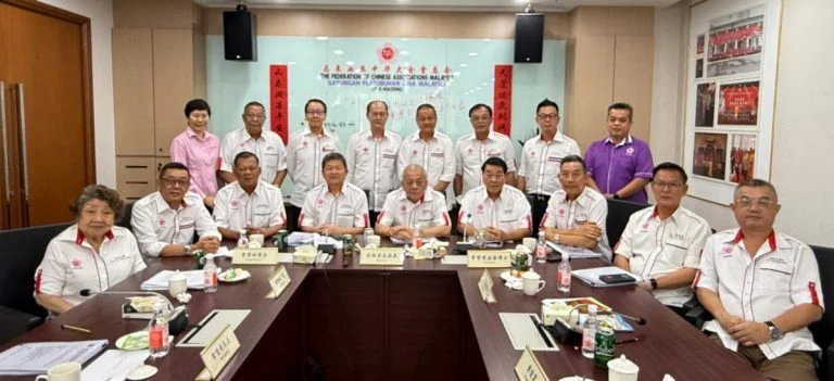 吴添泉主持最后一次华总中常委会议　劝各方勿放假消息和人身攻击